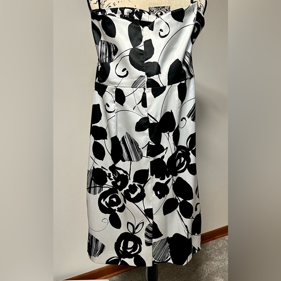 White House black market strapless dress Sz 4 - Picture 4 of 5